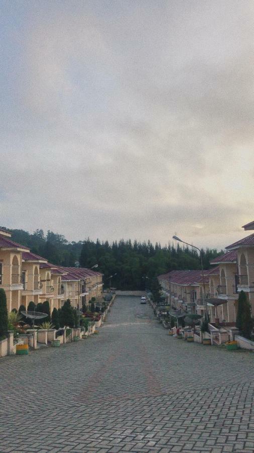 בראסטגי Villa Brastagi Resort Jalan Mimpin Tua Blok C No. 41 מראה חיצוני תמונה
