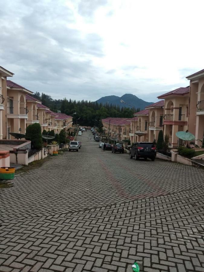 בראסטגי Villa Brastagi Resort Jalan Mimpin Tua Blok C No. 41 מראה חיצוני תמונה