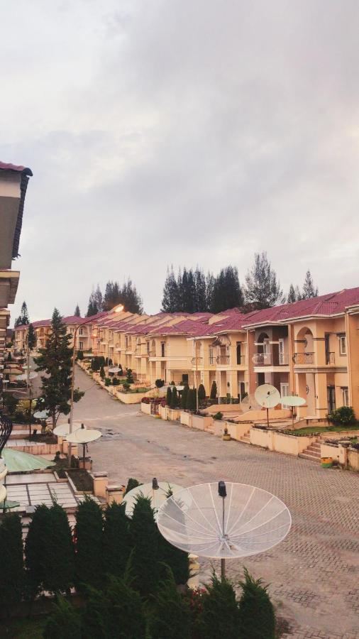בראסטגי Villa Brastagi Resort Jalan Mimpin Tua Blok C No. 41 מראה חיצוני תמונה